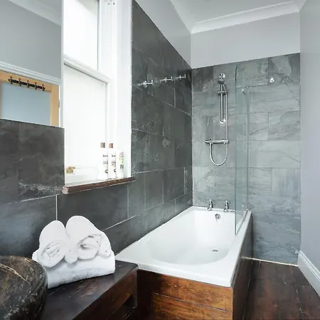 Apartamento Rustic 3 Bedroom Maisonette In Heart Of