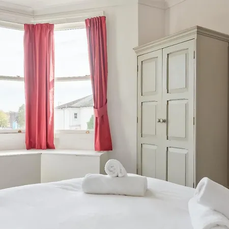 Rustic 3 Bedroom Maisonette In Heart Of * Bristol